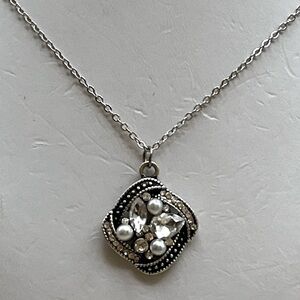 Victorian-Inspired Silver and Black Necklace with Ornate Pendant